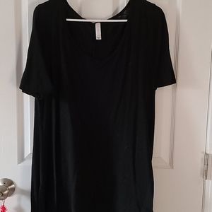 Solid black classic tee